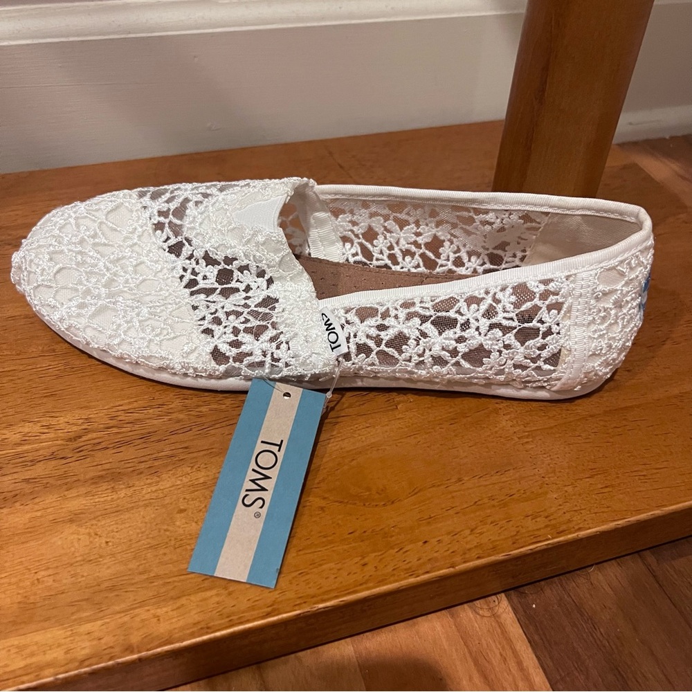 TOMS Women's White Lace Flats
